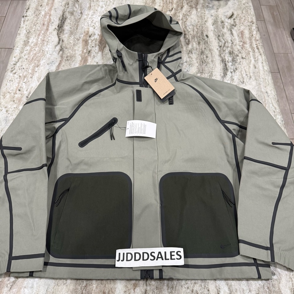 Nike Tech Storm-Fit Hooded Rain Jacket Light Army Men’s Sz Small HM9473-320 $395